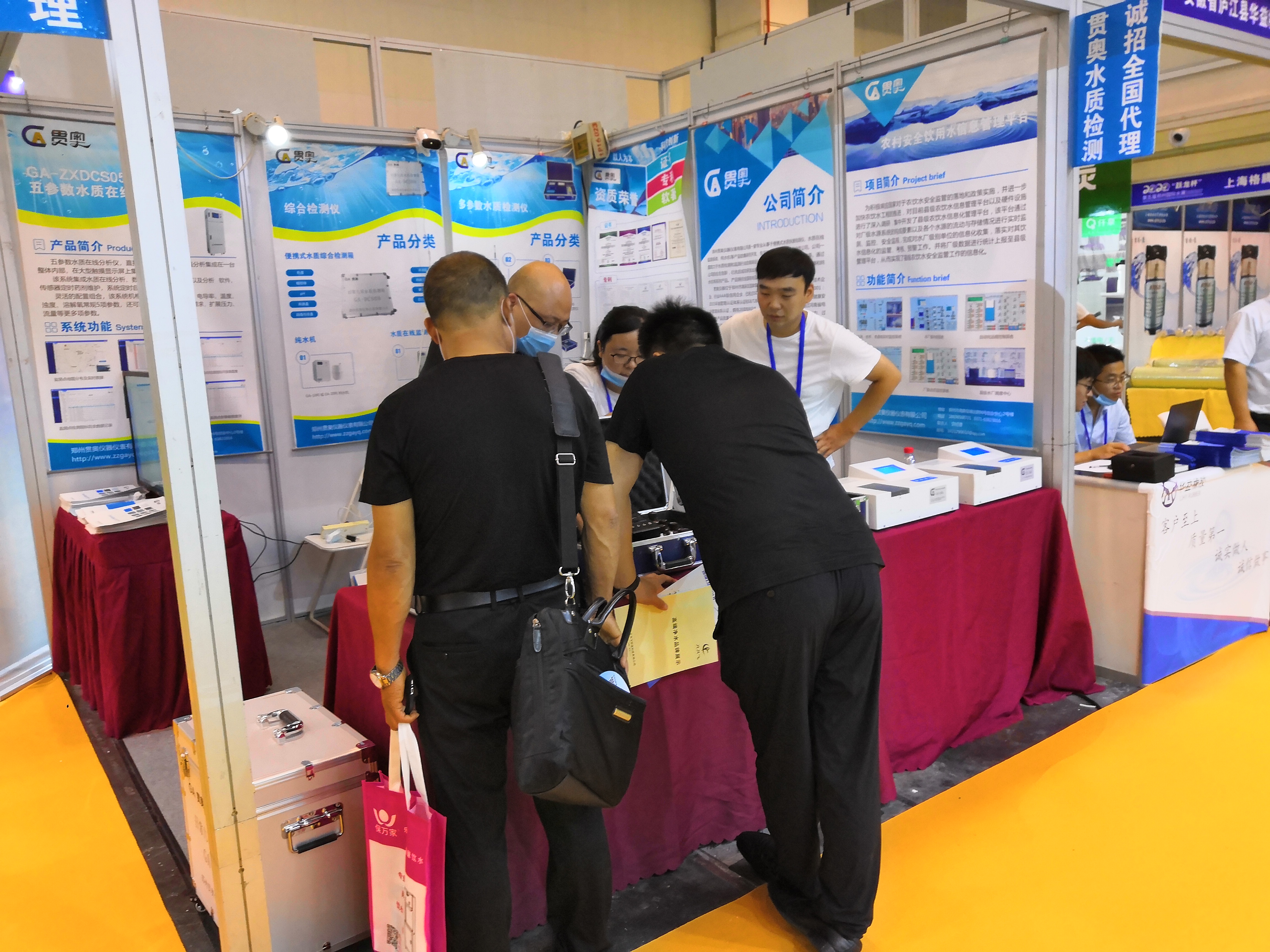顧客詢問(wèn)多參數(shù)水質(zhì)檢測(cè)儀